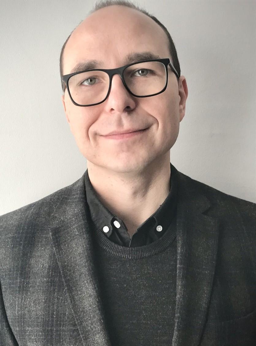 Headshot of Justin Benton